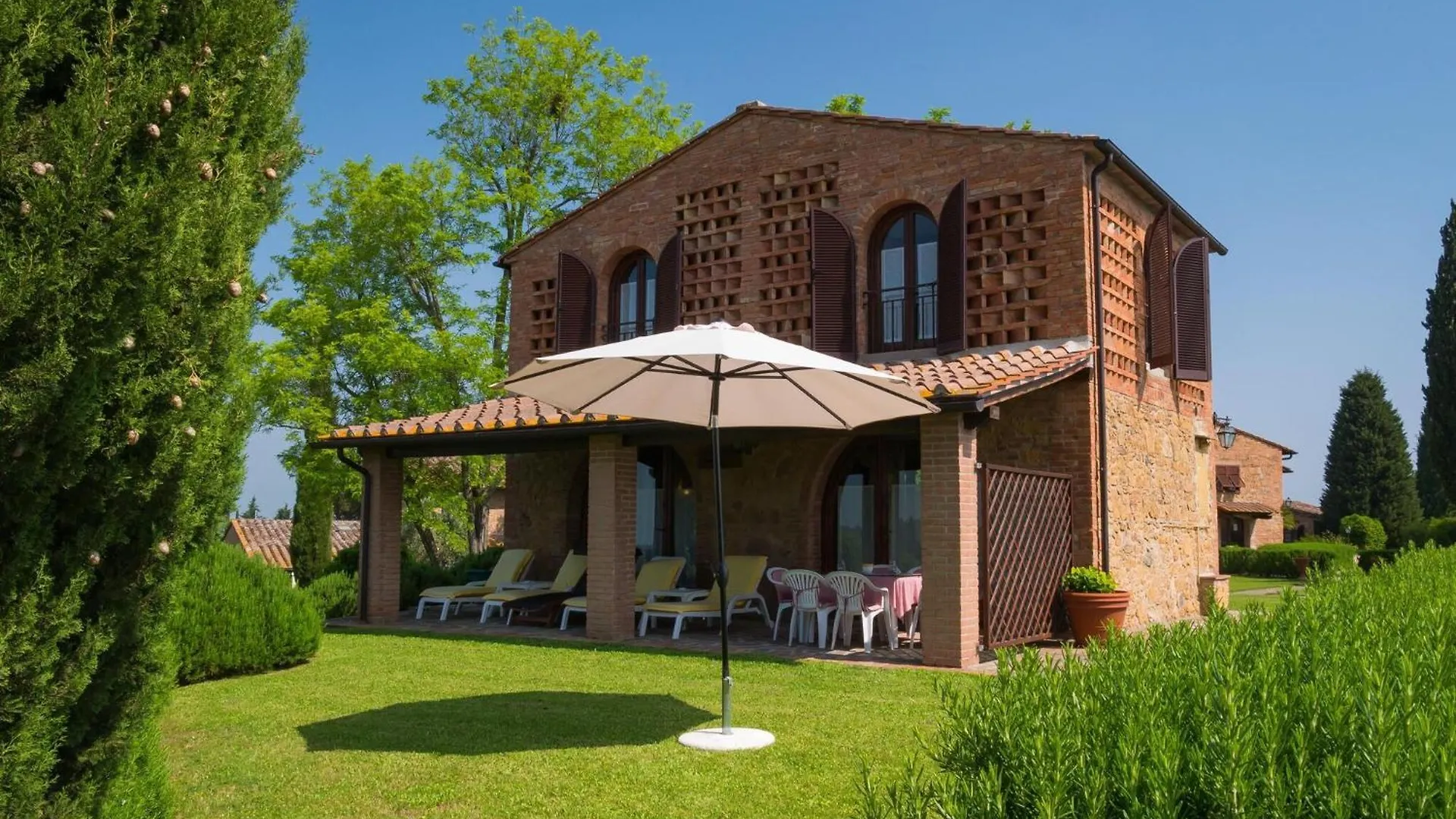 Apartment In Farmhouse With Garden And Pool Монтайоне