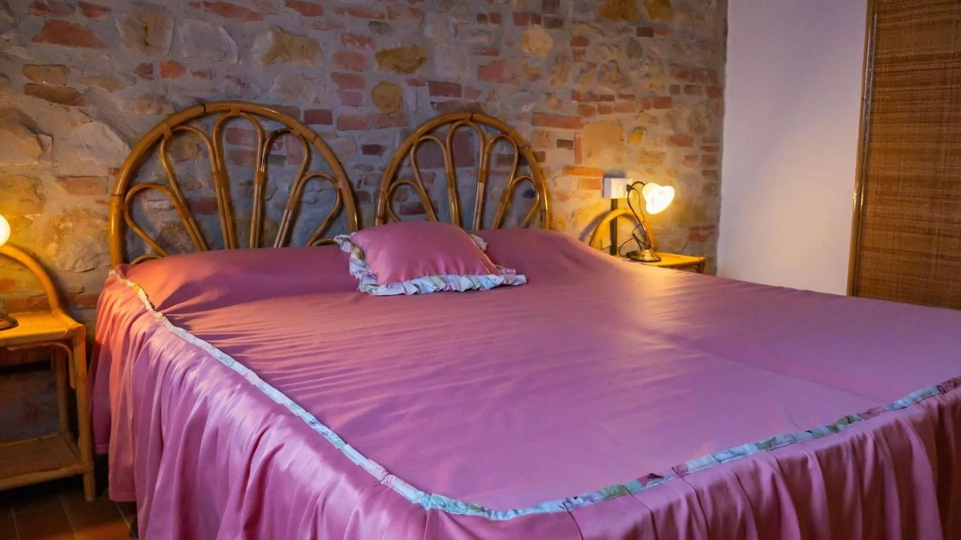 Apartment In Farmhouse With Garden And Pool Монтайоне
