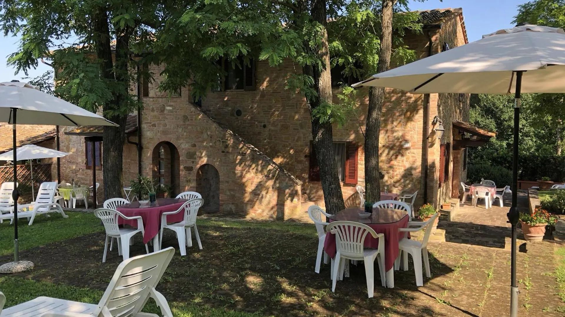 Apartment In Farmhouse With Garden And Pool Монтайоне Италия