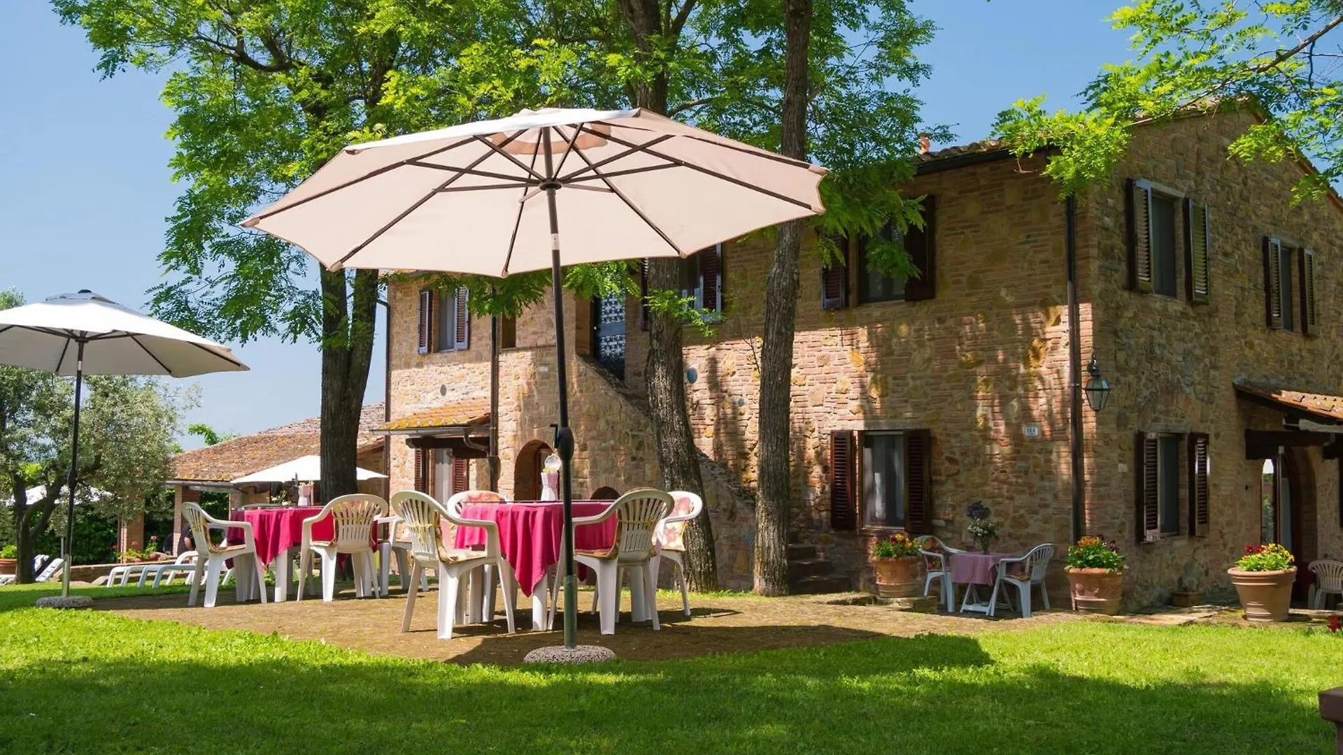 Apartment In Farmhouse With Garden And Pool Монтайоне Италия
