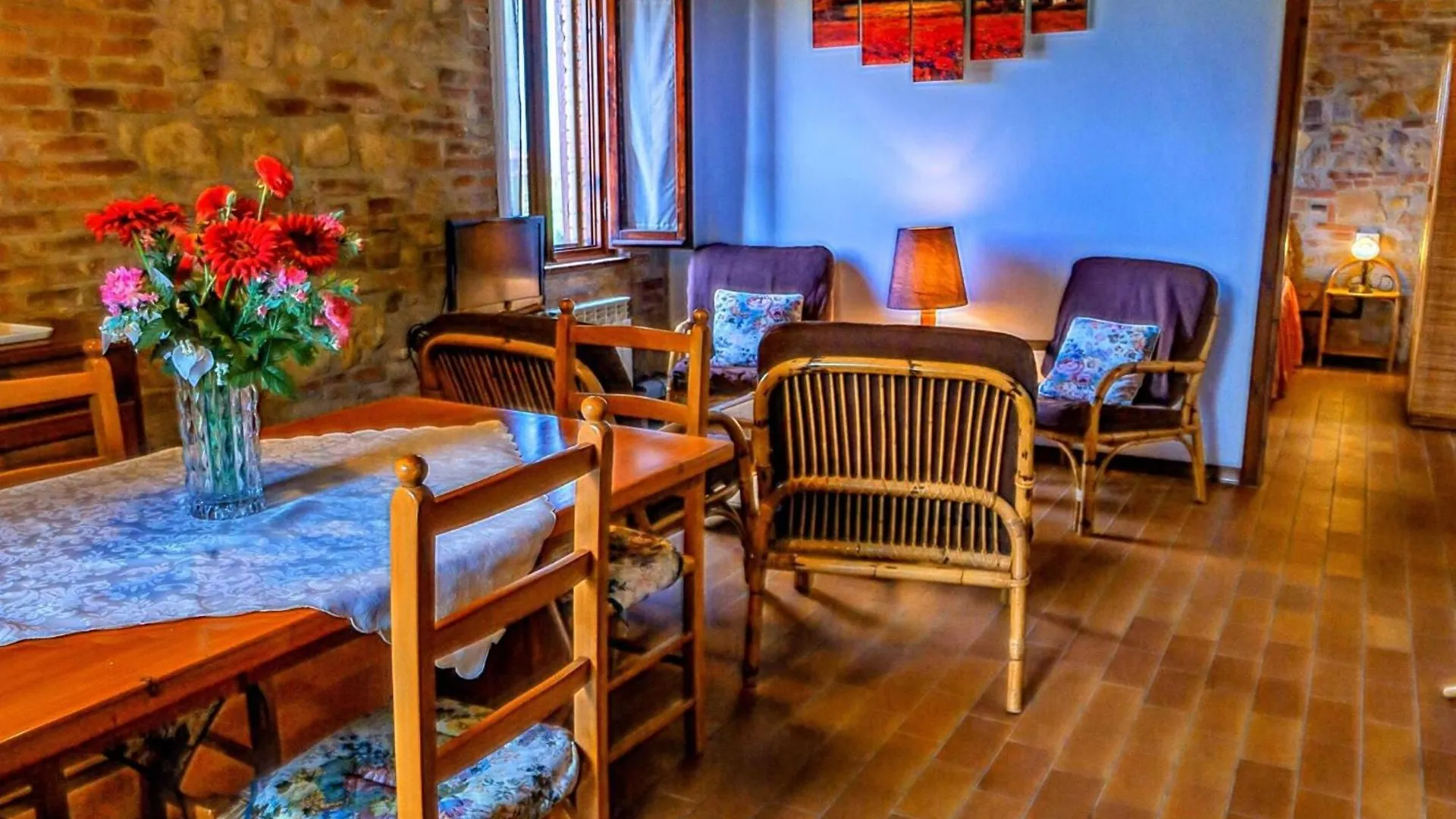 Apartment In Farmhouse With Garden And Pool Монтайоне